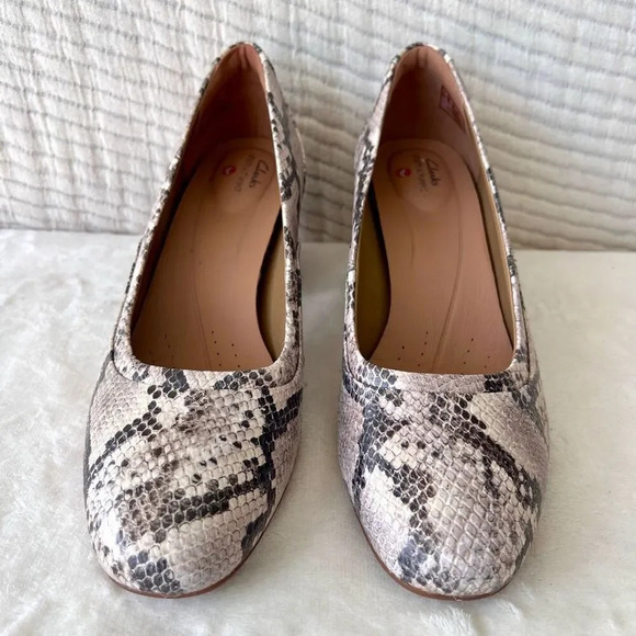 Clarks Womens Beige Snake Print Unstructured Block Heel‎ Pumps Shoes Size 10 - Picture 2 of 11